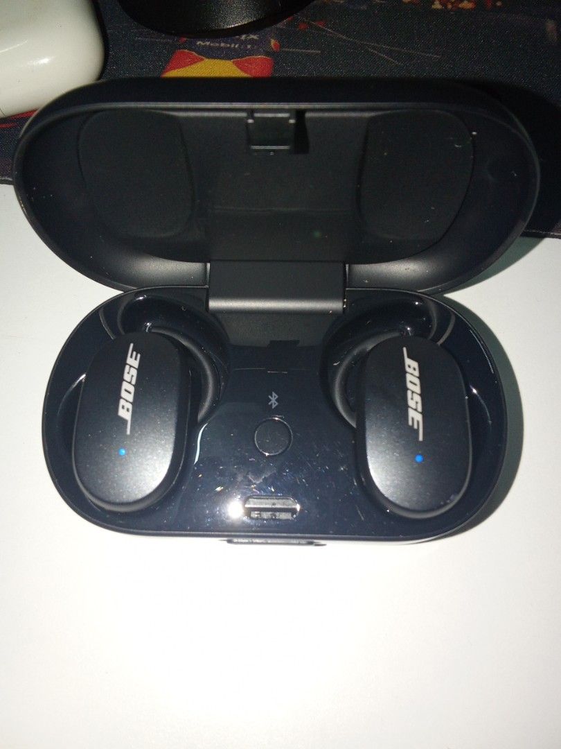 Bose QuietComfort Earbuds (Category: Earphones) located in Bacoor. Submitted by francisnuts (Listing ID 1428058234, Image 2). Description: Working, Pairing, Genuine NOTE - Weird wind sound on left earbud. Unnoticeable when audio is playing. 2.7 hrs listening time Buy at your own risk.