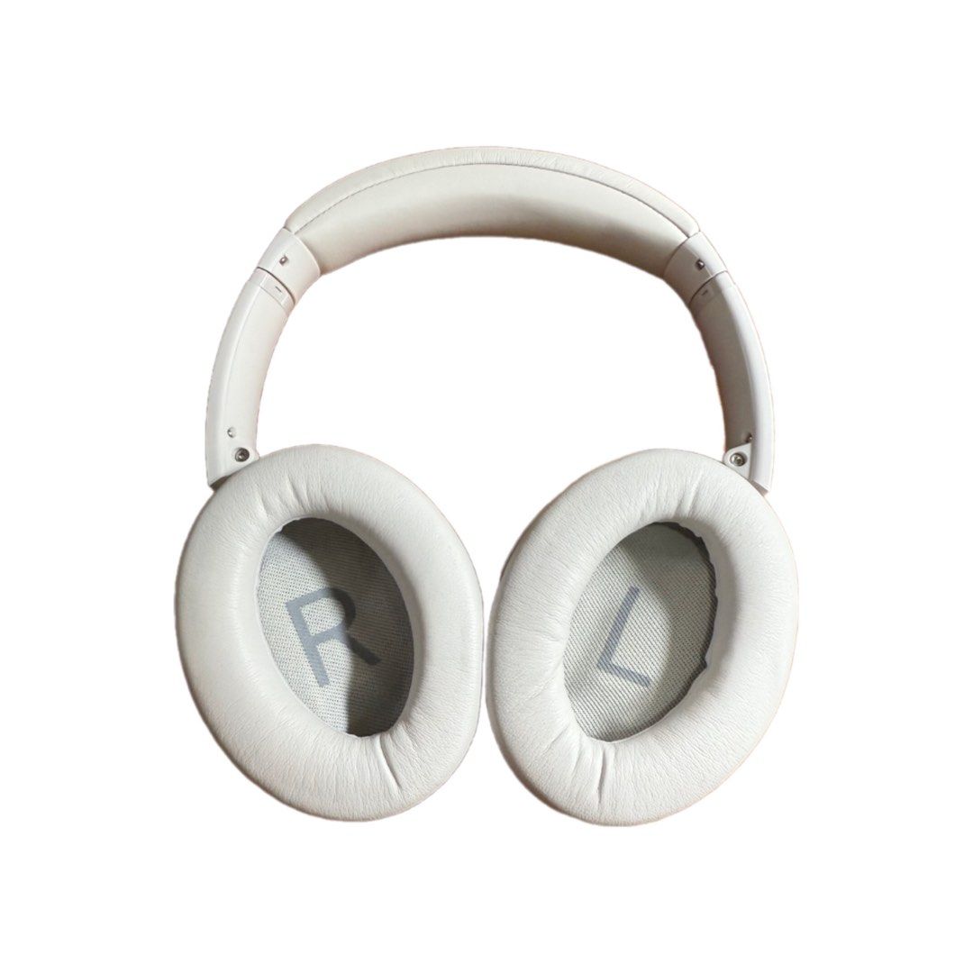 Bose QuietComfort Headphones (Category: Headphones & Headsets) located in Quezon City. Submitted by wear.again.ph (Listing ID 1428058125, Image 3). Description: BARELY USED BOSE QUIETCOMFORT HEADPHONES (USED 2x ONLY !!!) -OPEN FOR NEGOTIATIONS - NO RECEIPT - BOUGHT JANUARY LAST YEAR IN RUSTAN’S FOR 23k+ - IN VERY GOOD CONDITION + COMPLETE INCLUSIONS - OPEN FOR MEET UP FOR TESTING.
