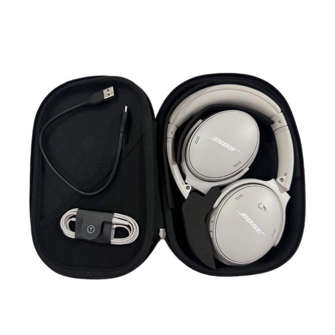Bose QuietComfort Headphones (Category: Headphones & Headsets) located in Quezon City. Submitted by wear.again.ph (Listing ID 1428058125, Image 2). Description: BARELY USED BOSE QUIETCOMFORT HEADPHONES (USED 2x ONLY !!!) -OPEN FOR NEGOTIATIONS - NO RECEIPT - BOUGHT JANUARY LAST YEAR IN RUSTAN’S FOR 23k+ - IN VERY GOOD CONDITION + COMPLETE INCLUSIONS - OPEN FOR MEET UP FOR TESTING.