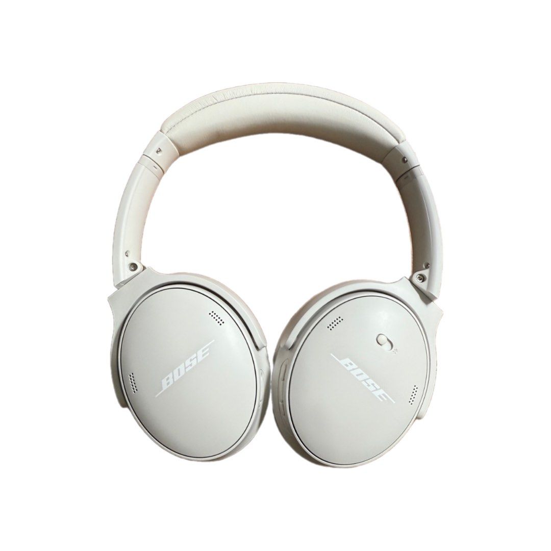 Bose QuietComfort Headphones (Category: Headphones & Headsets) located in Quezon City. Submitted by wear.again.ph (Listing ID 1428058125, Image 1). Description: BARELY USED BOSE QUIETCOMFORT HEADPHONES (USED 2x ONLY !!!) -OPEN FOR NEGOTIATIONS - NO RECEIPT - BOUGHT JANUARY LAST YEAR IN RUSTAN’S FOR 23k+ - IN VERY GOOD CONDITION + COMPLETE INCLUSIONS - OPEN FOR MEET UP FOR TESTING.