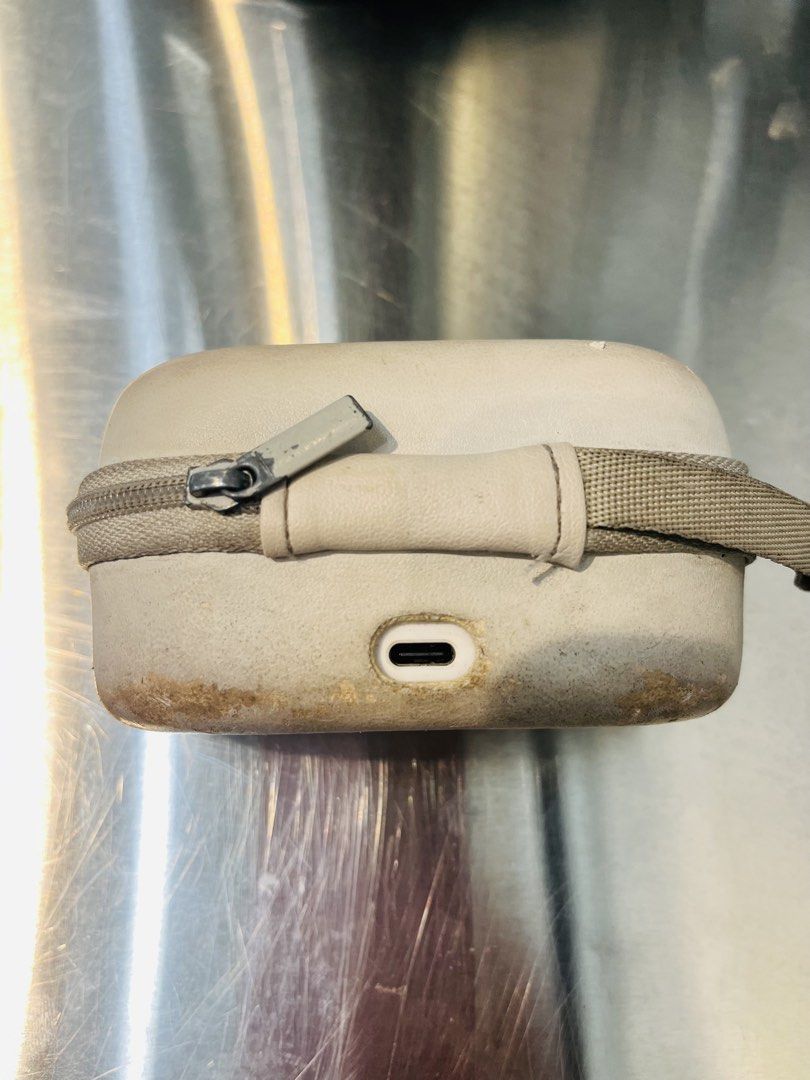 BOYA OMIC (Category: Microphones) located in Antipolo. Submitted by justfrancexoxo (Listing ID 1427985012, Image 3). Description: BOYA wireless microphone system with a carrying case. Includes two round transmitters, a receiver, and a charging adapter. The case has a zipper closure and a handle. The case has some signs of wear. Twice lang nagamit nailagay lang sa closet nalimutan kaya medyo nagbakbak na yung charging case and medyo na yellow na P