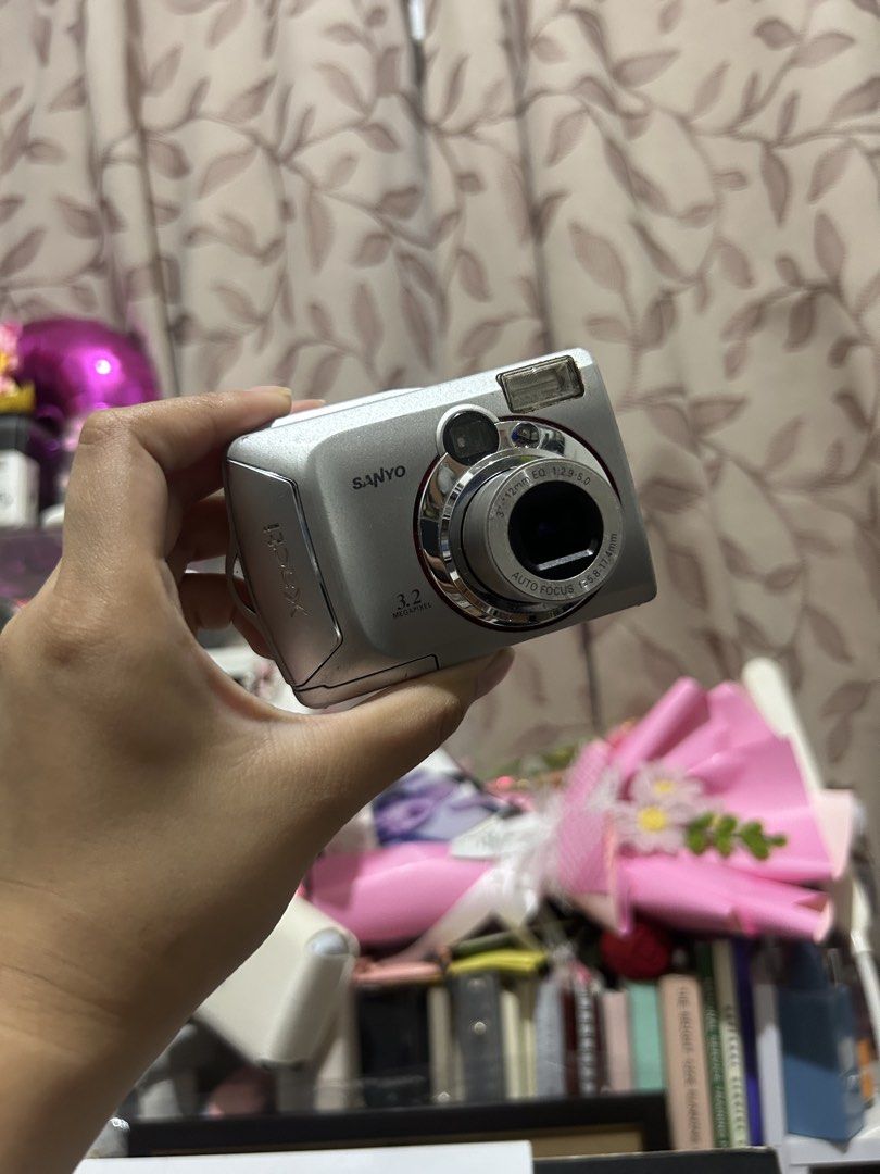 BUDGET Sanyo Xacti S3 Digicam Digital Camera (Category: Cameras) located in Lagonoy. Submitted by nadayojiii (Listing ID 1428088799, Image 3). Description: WORKING AS IS CONDITION CAN TAKE PICS with body crack on sthe side(output and performance not affected) white screen(you can look through the viewfinder when taking pics) WITH FREE BATTERIES .