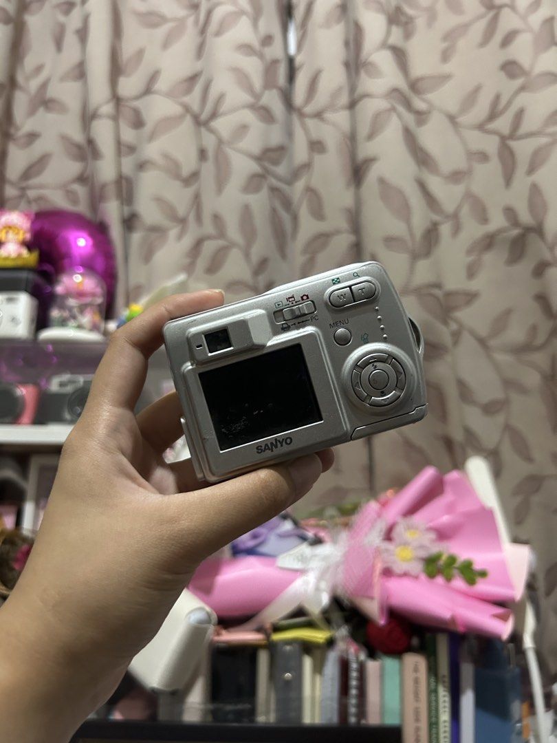 BUDGET Sanyo Xacti S3 Digicam Digital Camera (Category: Cameras) located in Lagonoy. Submitted by nadayojiii (Listing ID 1428088799, Image 2). Description: WORKING AS IS CONDITION CAN TAKE PICS with body crack on sthe side(output and performance not affected) white screen(you can look through the viewfinder when taking pics) WITH FREE BATTERIES .