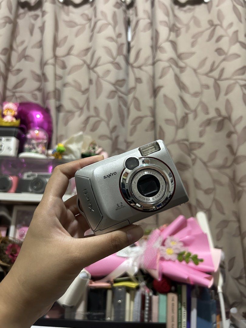 BUDGET Sanyo Xacti S3 Digicam Digital Camera (Category: Cameras) located in Lagonoy. Submitted by nadayojiii (Listing ID 1428088799, Image 1). Description: WORKING AS IS CONDITION CAN TAKE PICS with body crack on sthe side(output and performance not affected) white screen(you can look through the viewfinder when taking pics) WITH FREE BATTERIES .