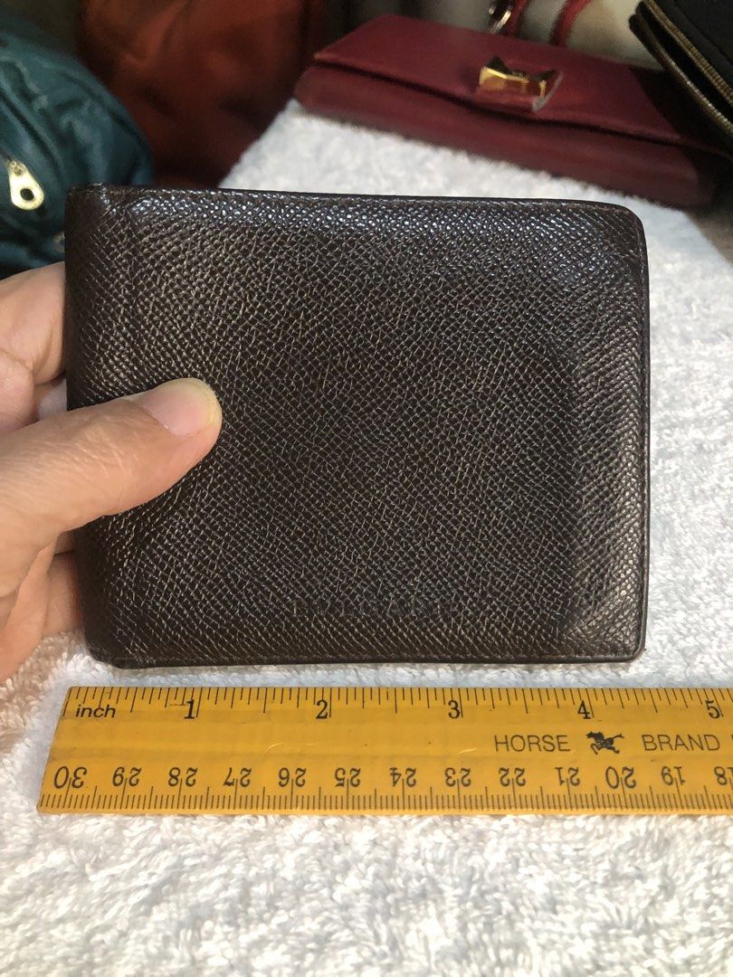 Bulgari mens wallet brown (Category: Luxury Bags & Wallets) located in Pasig City. Submitted by maricrism68145 (Listing ID 1427951937, Image 1). Description: preloved from Japam.