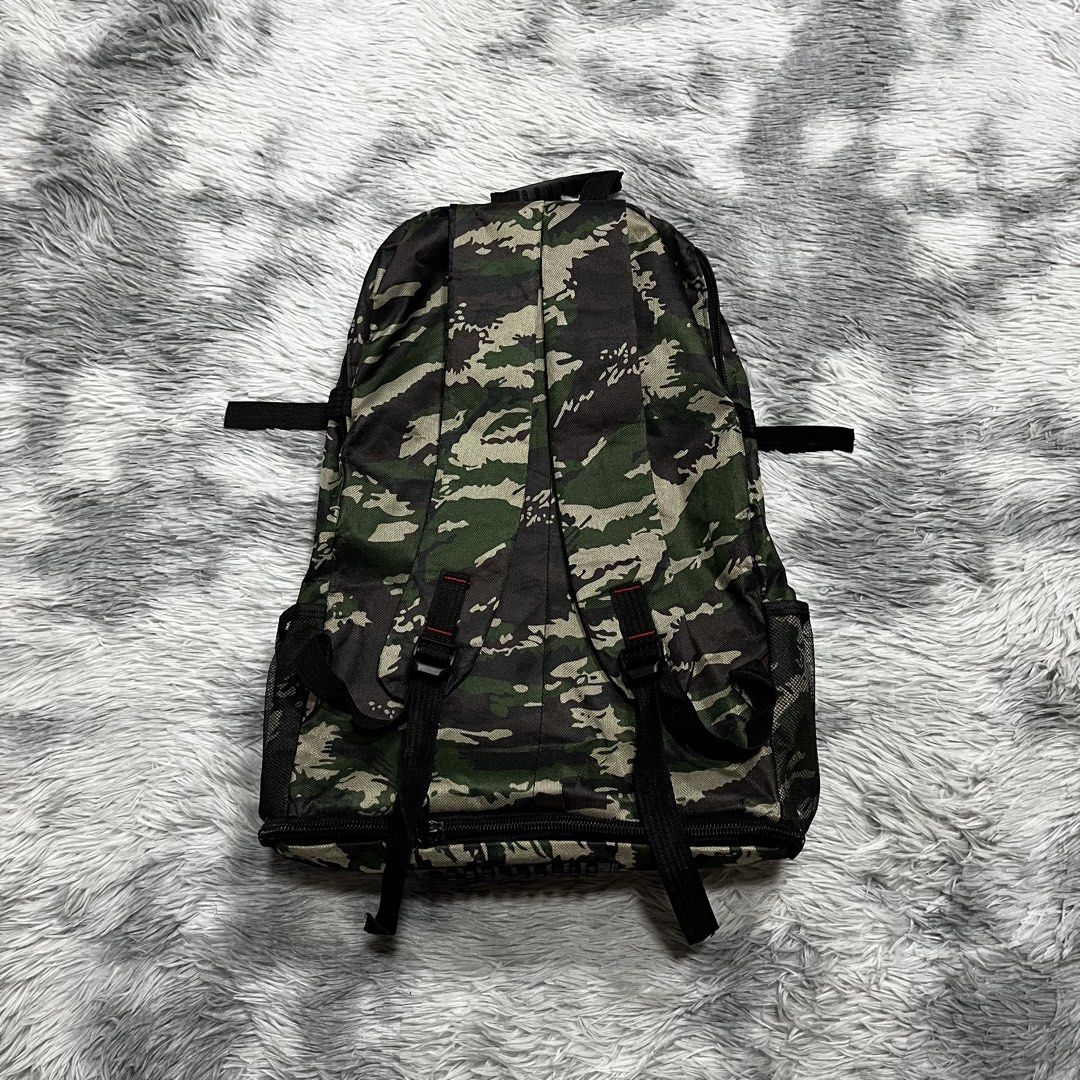 Camouflage Sports Backpack (Category: Backpacks) located in Quezon City. Submitted by thriftrage (Listing ID 1428009298, Image 2). Description: Width’ 17 Length adjustable 21-24 Good condition .