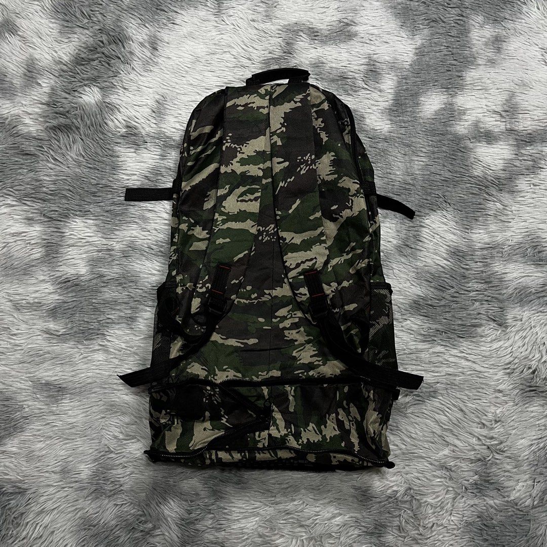 Camouflage Sports Backpack (Category: Backpacks) located in Quezon City. Submitted by thriftrage (Listing ID 1428009298, Image 3). Description: Width’ 17 Length adjustable 21-24 Good condition .
