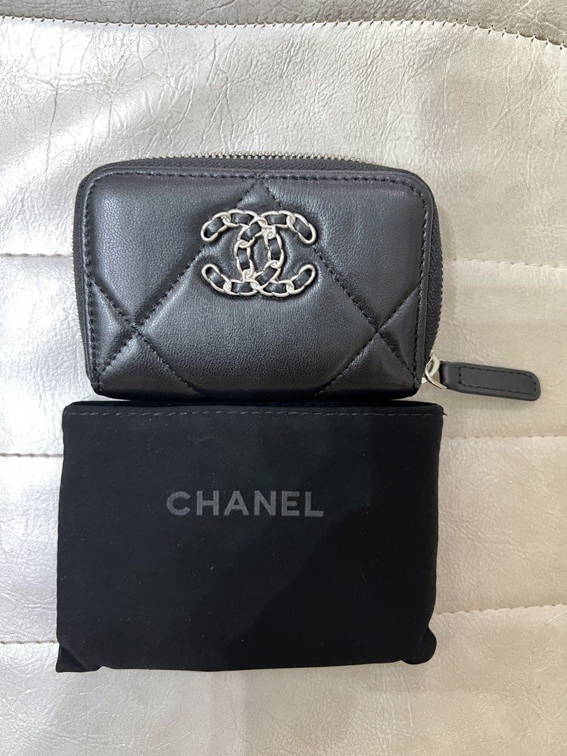 Chanel 19 Zip Coin Purse (Category: Luxury Bags & Wallets) located in Mandaluyong City. Submitted by ilovenicethings888 (Listing ID 1428045111, Image 1). Description: Black Chanel 19 zip coin purse. Features a quilted design with the iconic interlocking CC logo. The interior is lined with a pink fabric and includes multiple compartments. Comes with a Chanel dust bag and box..