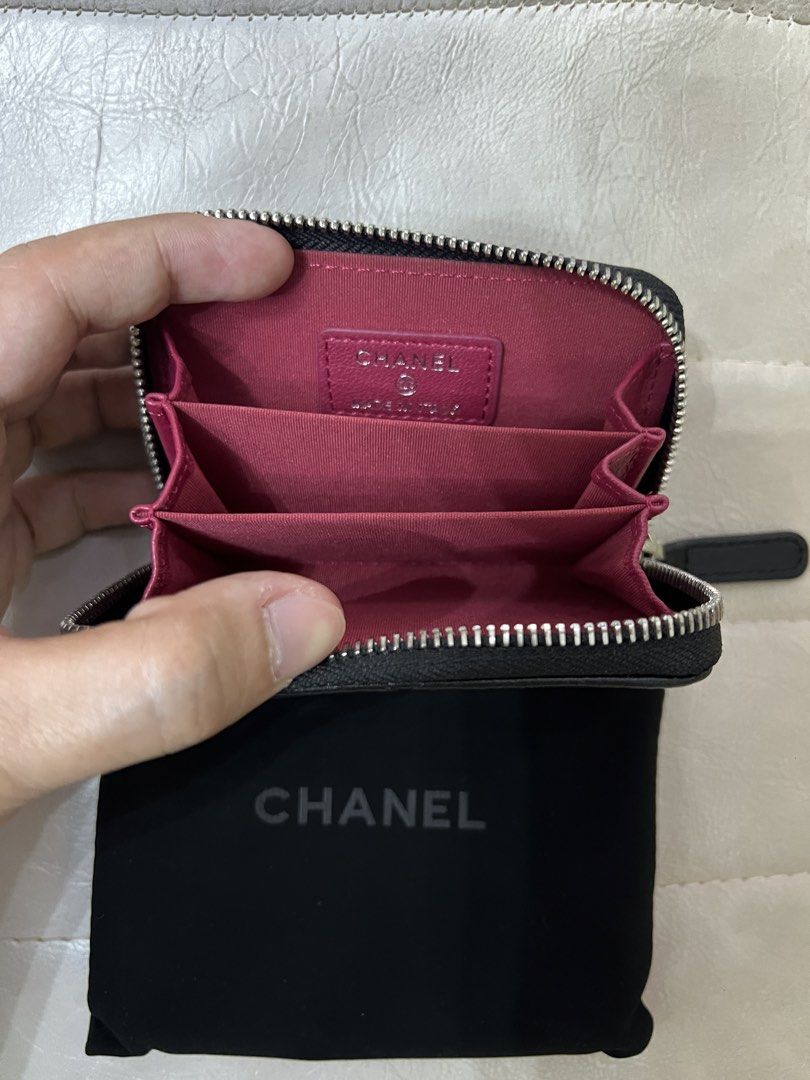 Chanel 19 Zip Coin Purse (Category: Luxury Bags & Wallets) located in Mandaluyong City. Submitted by ilovenicethings888 (Listing ID 1428045111, Image 2). Description: Black Chanel 19 zip coin purse. Features a quilted design with the iconic interlocking CC logo. The interior is lined with a pink fabric and includes multiple compartments. Comes with a Chanel dust bag and box..