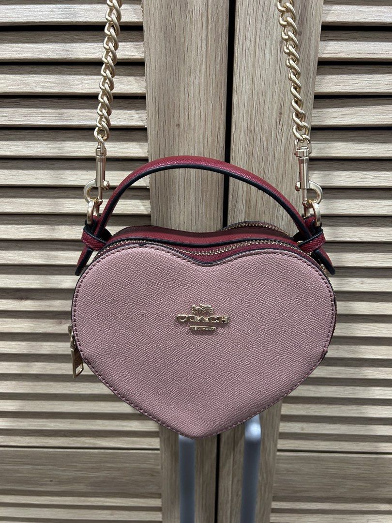 Coach Heart-Shaped Crossbody Bag (Category: Cross-body Bags) located in Mexico. Submitted by prelovedanne18 (Listing ID 1428001543, Image 2). Description: C o py only Cute size for your little make ups Very nice. No box included.
