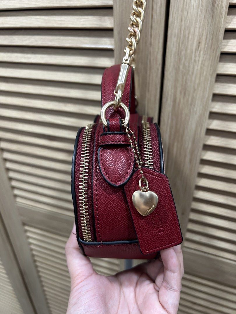Coach Heart-Shaped Crossbody Bag (Category: Cross-body Bags) located in Mexico. Submitted by prelovedanne18 (Listing ID 1428001543, Image 3). Description: C o py only Cute size for your little make ups Very nice. No box included.