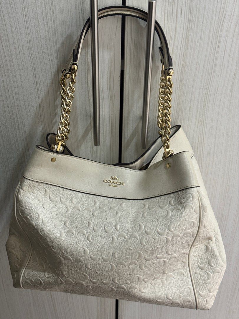 Coach Lexy Chain Shoulder Bag in White Leather (Category: Luxury Bags & Wallets) located in Paranaque City. Submitted by ivvyyxx (Listing ID 1428030570, Image 1). Description: .