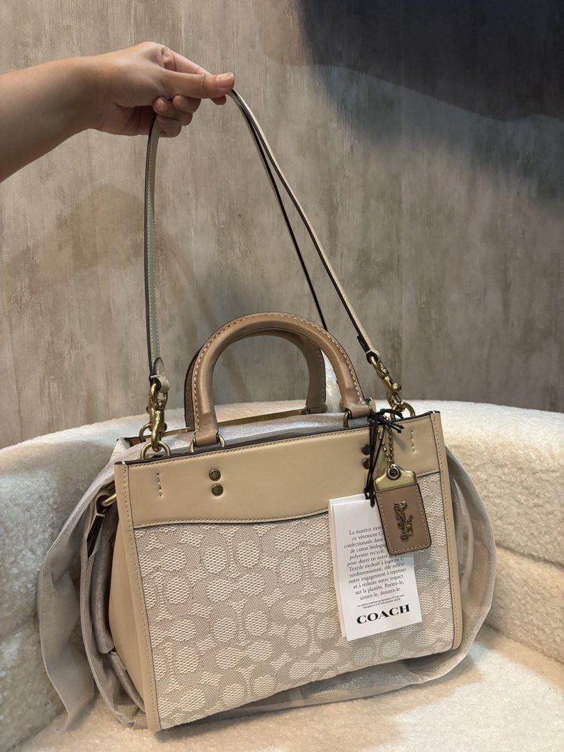 Coach Rogue 25 Handbag (Category: Luxury Bags & Wallets) located in Manila. Submitted by _thepursela (Listing ID 1428016603, Image 2). Description: .
