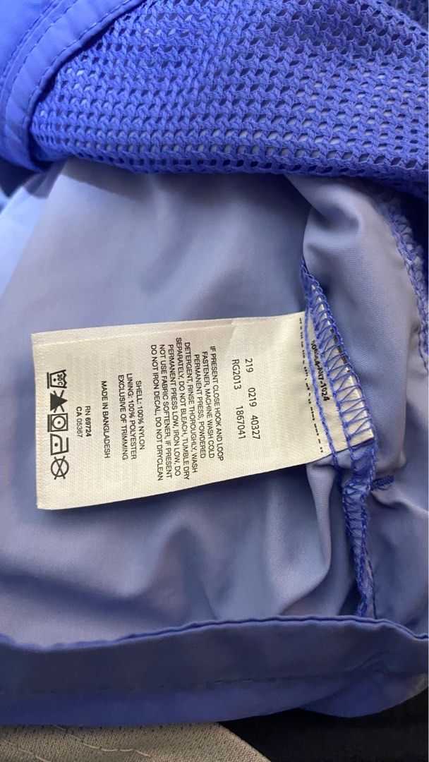 Columbia Lightweight Windbreaker (Category: Coats, Jackets and Outerwear) located in Cabanatuan. Submitted by cj.declutter (Listing ID 1428016553, Image 3). Description: 19x 24 good condition washable stains .