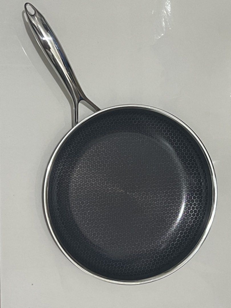 Cooker King Ceramic Frying Pan 28cm (Category: Cookware & Accessories) located in Manila. Submitted by exoitedd (Listing ID 1428075731, Image 2). Description: Cookcell Tinest lang sa 🔥, Hindi pa nagamit.