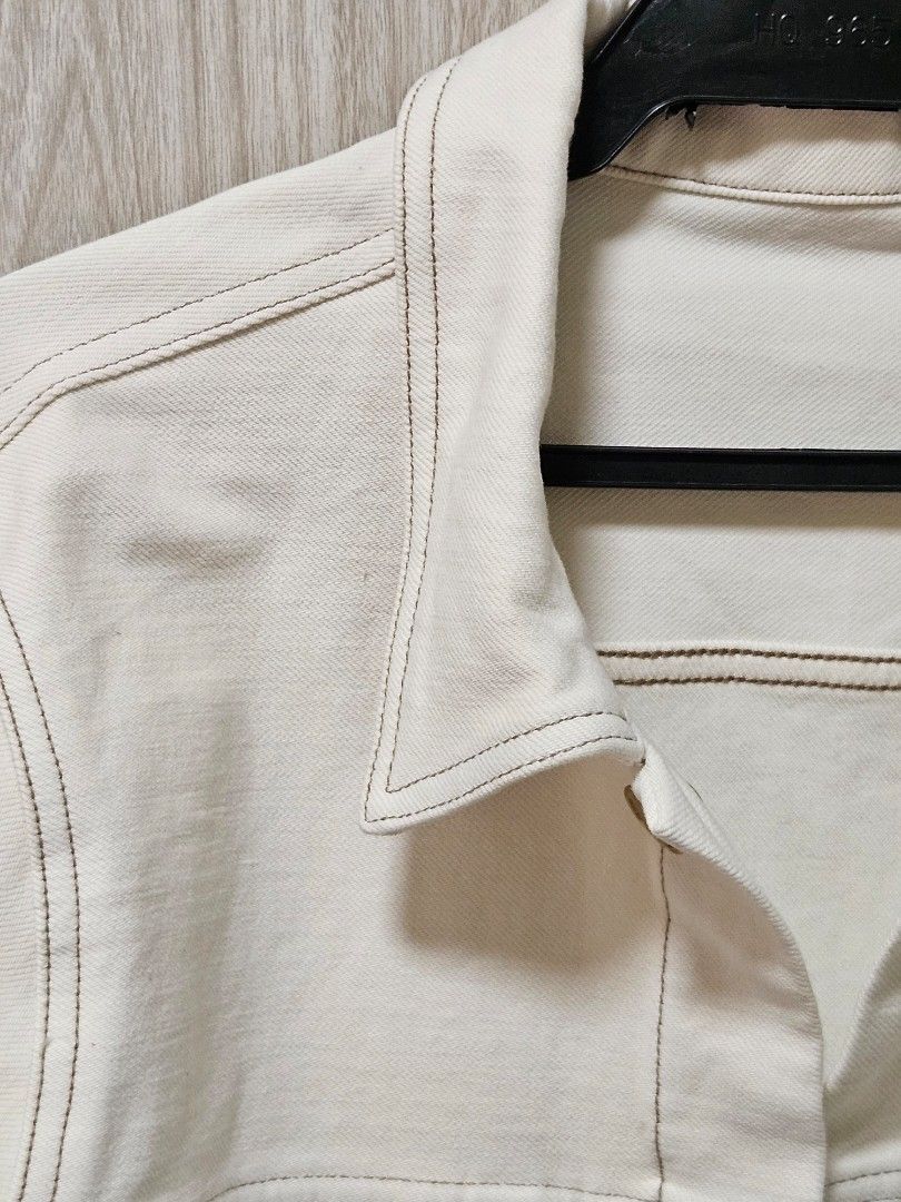 Cream-colored Denim Jacket (Category: Coats, Jackets and Outerwear) located in Candon. Submitted by itssummer08 (Listing ID 1427942525, Image 2). Description: Cream Denim Rose Gold button. bought abroad. used around like 3x lang. firm yung buttons nya di sya nagwiwiggle at tymutunog😅 L 22.5 W 19.5 cropped yan pwede sa men kasi suot ko. RFS declutter.