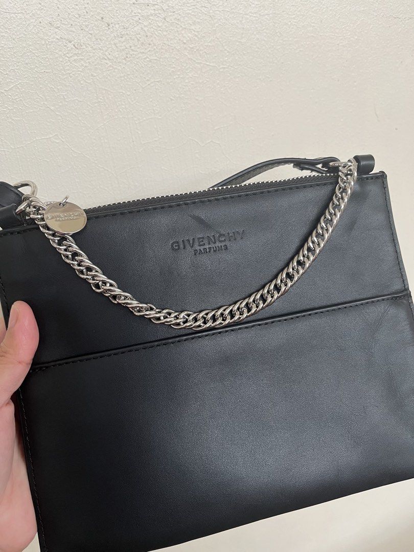 Givenchy Crossbody Bag with Chain (Category: Luxury Bags & Wallets) located in Bulacan. Submitted by nyawnyaww (Listing ID 1427981537, Image 3). Description: Wysiwyg Please check all photos for details.