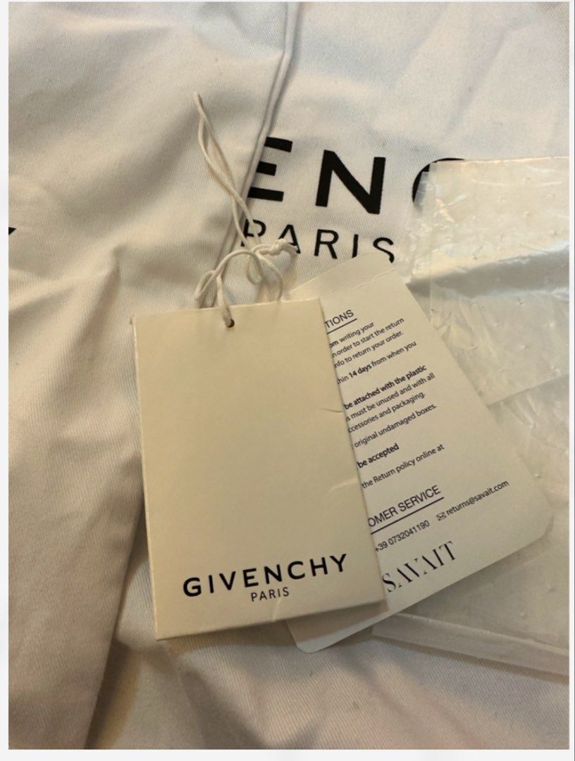 Givenchy Pandora Medium Black Leather Handbag (Category: Luxury Bags & Wallets) located in Makati City. Submitted by prebykris (Listing ID 1428031126, Image 2). Description: Guaranteed Authentic With strap, care card, and dustbag RFS: decluttering.