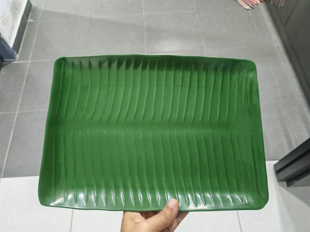 Green Rectangular Plates (Category: Dinnerware & Cutlery) located in Kuala Lumpur. Submitted by sellingfast2 (Listing ID 1427972141, Image 2). Description: Just used once, do not need it anymore. RM 2 pr plate .