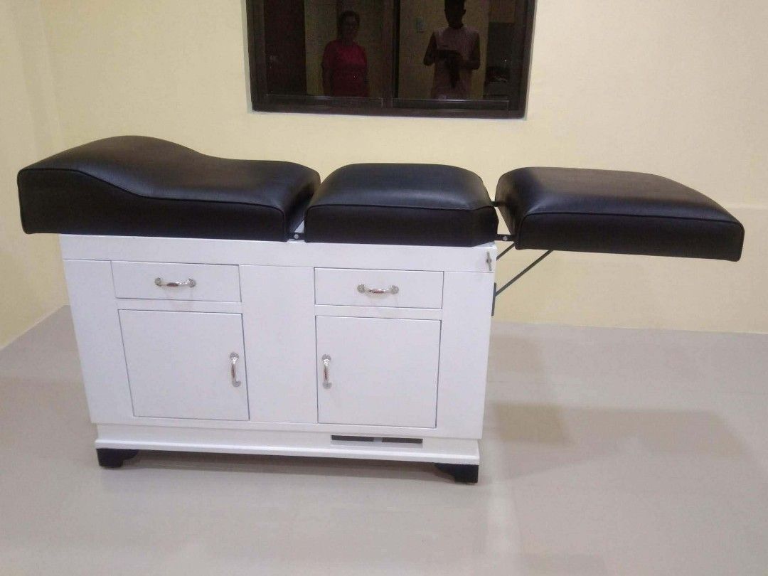 hamilton bed Medical Examination Table with Drawers (Category: Braces, Support & Protection) located in Manila. Submitted by cattleyaro61723 (Listing ID 1427936197, Image 2). Description: we accept bulk orders brandnew affordable onhand negotiable good quality and condition open for pick up and delivery high quality we also sell many medical supplies call me 09268225723 cod,gcash,bank transfer lifetime time free service.