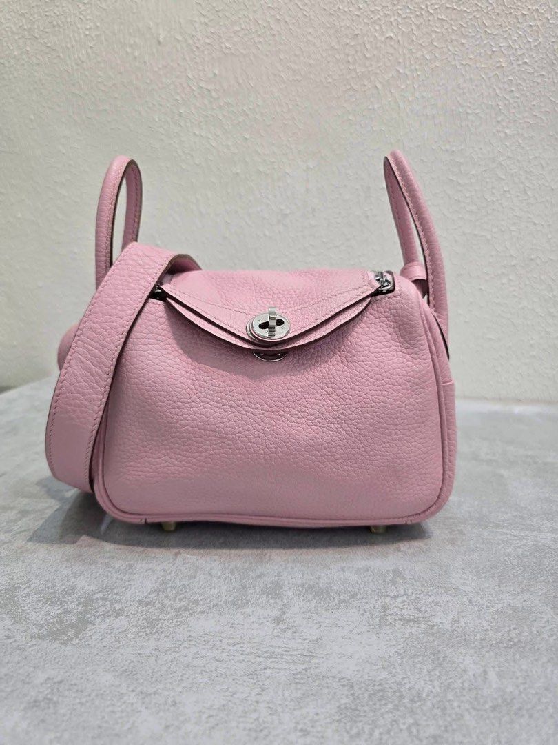 Hermes Mini Lindy 20 CM bag (Category: Cross-body Bags) located in Aparri. Submitted by secondloop_695 (Listing ID 1427998241, Image 1). Description: - With Searchable CODE ✅🎌🎌 - Hermesh Mini Lindy 20cm 🅿️ 35,000 + shipping fee ✅ .