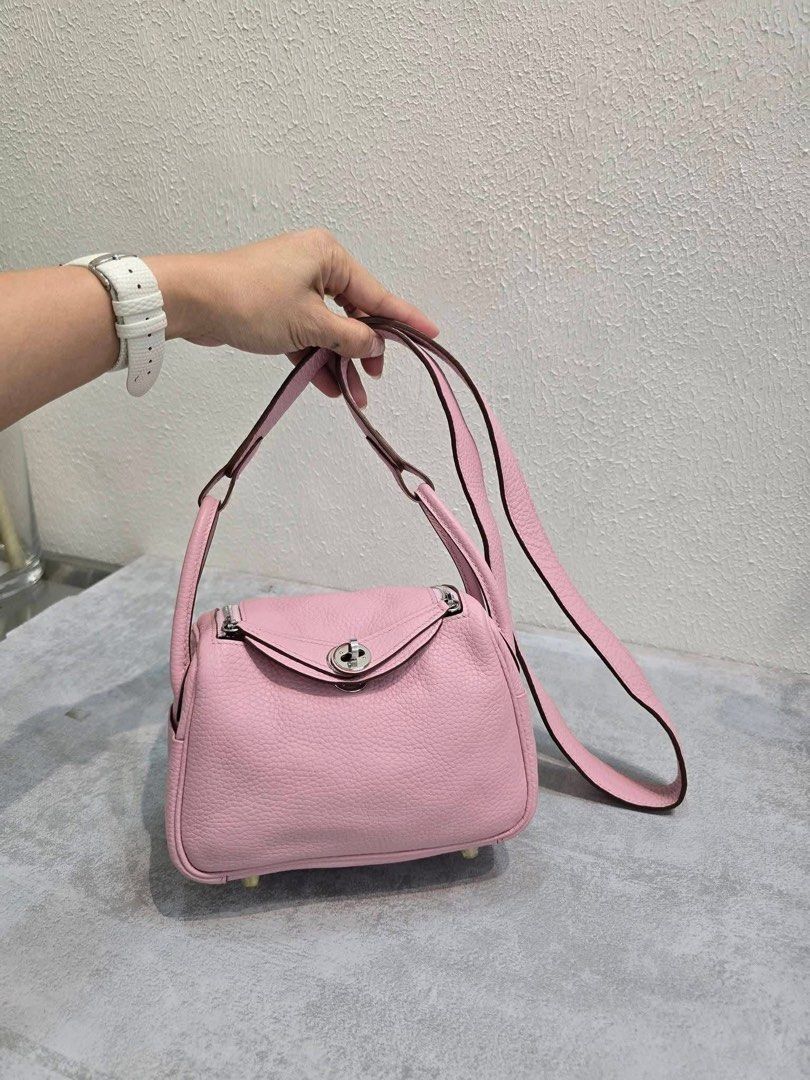 Hermes Mini Lindy 20 CM bag (Category: Cross-body Bags) located in Aparri. Submitted by secondloop_695 (Listing ID 1427998241, Image 2). Description: - With Searchable CODE ✅🎌🎌 - Hermesh Mini Lindy 20cm 🅿️ 35,000 + shipping fee ✅ .
