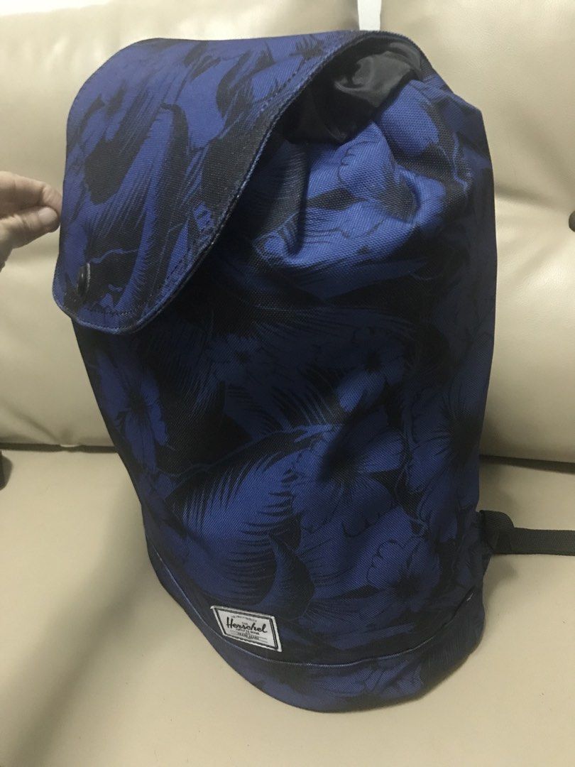 Herschel Reid Mid Volume - 15.5 Liters (Category: Backpacks) located in Manila. Submitted by bagmaniaph (Listing ID 1428086338, Image 2). Description: Herschel Supply’s Reid Mid Volume Daypack proves that simplicity can still be original, outfitted with a magnetic snap and a drawstring closure. .