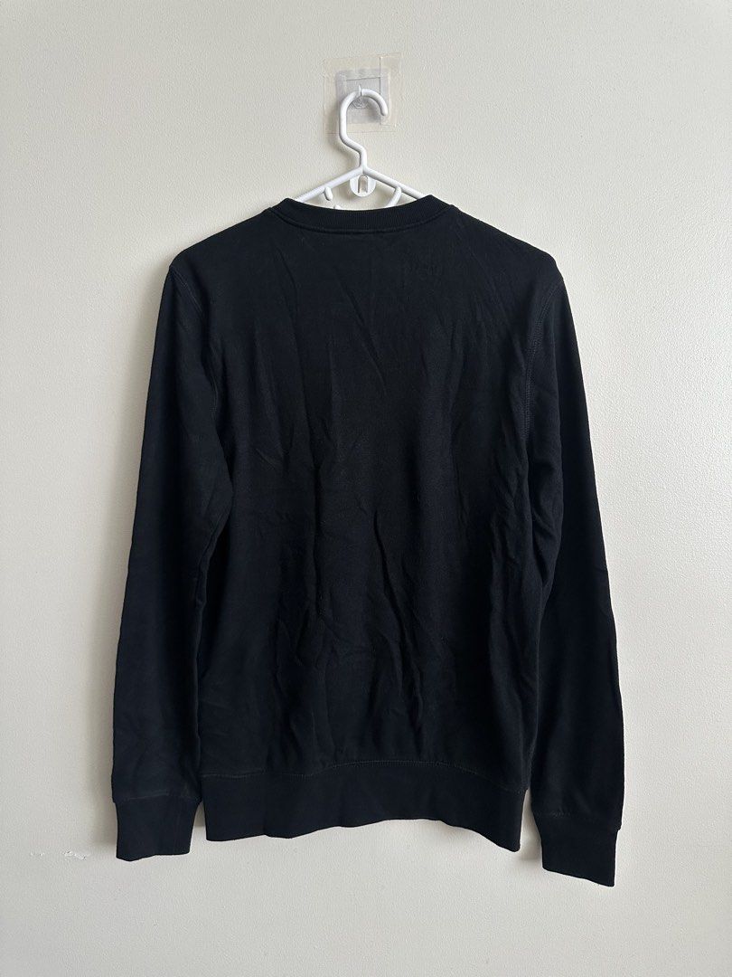 H&M Black Crewneck Sweatshirt (Category: Tshirts & Polo Shirts ) located in Manila. Submitted by peebss18 (Listing ID 1428060378, Image 3). Description: H&M Black Crewneck Sweatshirt (Men XS) Condition: Good / lightly used Size: XS (fits XS comfortably) Dimensions: L – 26.5” / W – 20” Details: • Classic black crewneck design • Soft cotton / cotton-blend material • Comfortable and cozy • Perfect for casual / streetwear / layering Price: ₱250 (nego