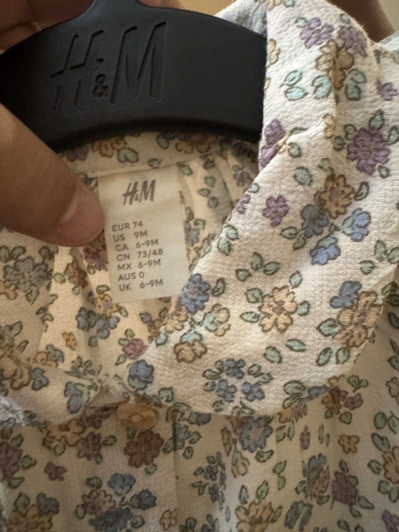 H&M Floral Top 6-9M (Category: Babies & Kids Fashion) located in Quezon City. Submitted by Lilac (Listing ID 1428002229, Image 2). Description: Adorable H&M floral top for babies. Features a collared neckline and button-down front. The size is indicated as 6-9 months. The top has a delicate floral pattern in various colors. Made from a lightweight fabric, perfect for warmer weather. A cute and stylish addition to your baby's wardrobe..