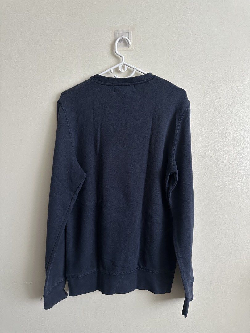 H&M L.O.G.G. Anchor Sweatshirt (Category: Coats, Jackets and Outerwear) located in Manila. Submitted by peebss18 (Listing ID 1428061323, Image 3). Description: H&M L.O.G.G. Anchor Sweatshirt (Men XS) Condition: Good / lightly used Size: XS (fits XS comfortably) Dimensions: L – 28” / W – 21” Details: • Classic anchor design • Soft cotton / cotton-blend material • Comfortable and cozy • Perfect for casual / streetwear / layering Price: ₱250 (negoti