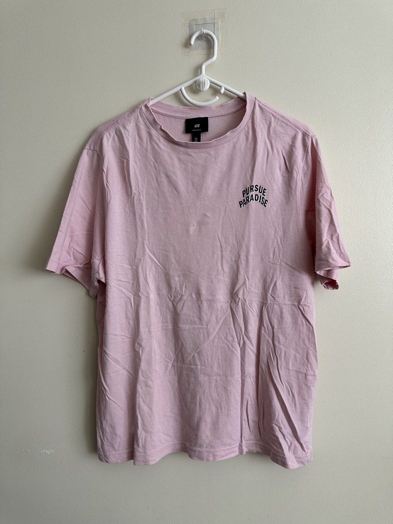 H&M Pursue Paradise Graphic Tee (Category: Tshirts & Polo Shirts ) located in Manila. Submitted by peebss18 (Listing ID 1428057048, Image 2). Description: H&M Graphic T-Shirt (Men) Condition: Good / lightly used Size: Large (loose to oversized fit) Dimensions: L- 27.5”/ W- 22” Details: • Graphic print • Soft cotton material • Comfortable and breathable • Perfect for casual / streetwear outfits Price: ₱350 (negotiable) RFS: Decluttering MOP: GCash