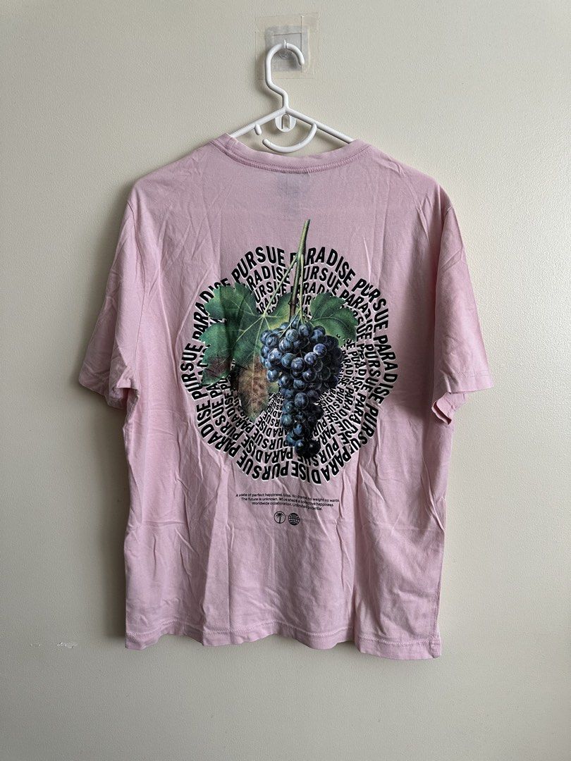 H&M Pursue Paradise Graphic Tee (Category: Tshirts & Polo Shirts ) located in Manila. Submitted by peebss18 (Listing ID 1428057048, Image 3). Description: H&M Graphic T-Shirt (Men) Condition: Good / lightly used Size: Large (loose to oversized fit) Dimensions: L- 27.5”/ W- 22” Details: • Graphic print • Soft cotton material • Comfortable and breathable • Perfect for casual / streetwear outfits Price: ₱350 (negotiable) RFS: Decluttering MOP: GCash