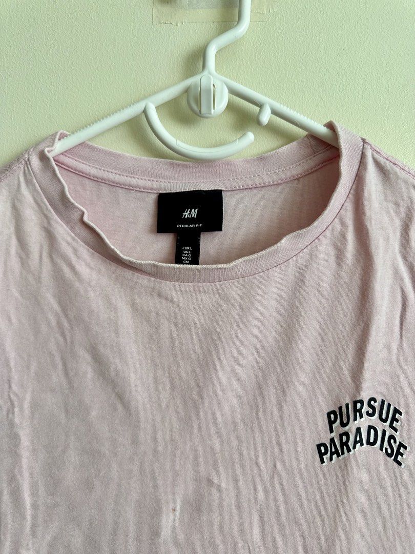 H&M Pursue Paradise Graphic Tee (Category: Tshirts & Polo Shirts ) located in Manila. Submitted by peebss18 (Listing ID 1428057048, Image 1). Description: H&M Graphic T-Shirt (Men) Condition: Good / lightly used Size: Large (loose to oversized fit) Dimensions: L- 27.5”/ W- 22” Details: • Graphic print • Soft cotton material • Comfortable and breathable • Perfect for casual / streetwear outfits Price: ₱350 (negotiable) RFS: Decluttering MOP: GCash