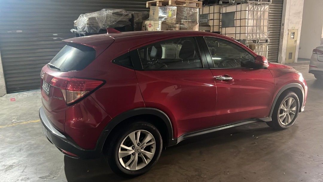 Honda HR-V 1.5 (A) (Category: Used Cars) located in Singapore. Submitted by kenghock (Listing ID 1427952778, Image 2). Description: left 1 year car. direct 1st owner.