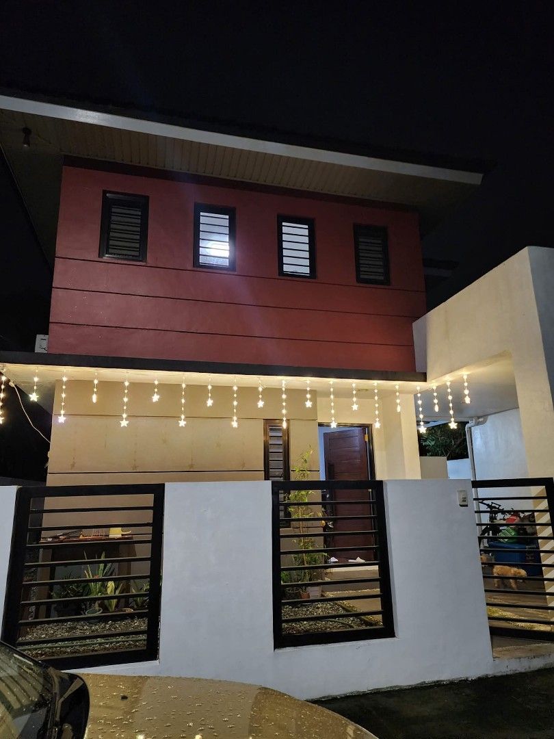 HOUSE FOR RENT in Dasmariñas (Category: House & Lot) located in Dasmarinas. Submitted by maxie18 (Listing ID 1428020305, Image 1). Description: HOUSE FOR RENT ‼️ 📍Pacific Parkplace Village, Paliparan I, Dasmarinas, Cavite Lot Area: 150.00 SQM Total Floor Area: 147.00SQM. ✅ Fully-furnished two-storey house ✅ Exclusive village with amenities ✅ Spacious Living & Dining Room ✅ Huge windows for ventilation (newly installed reinforced window screen) ✅