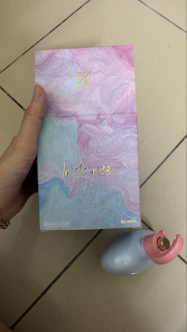 Instance perfume (Category: Fragrance & Deodorants) located in Kuala Lumpur. Submitted by alya66 (Listing ID 1428066504, Image 2). Description: Still new and havent been used.