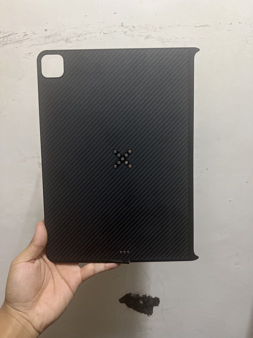 iPad Pro Case （分類：手機套及手機殻）位於 Hong Kong。 由 grgbell0 提交（商品編號 1428087913，圖片 1）。簡介： Pitaka M2 iPad Pro 12.9 inch case used with care .。