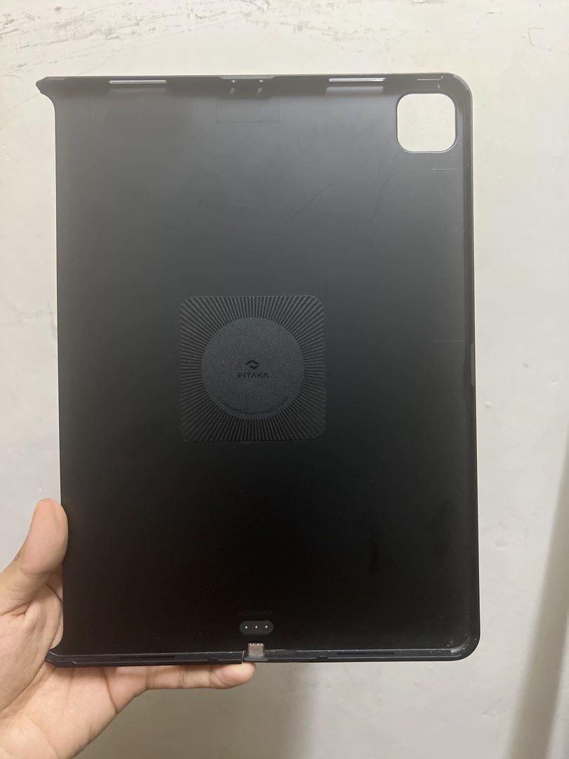 iPad Pro Case （分類：手機套及手機殻）位於 Hong Kong。 由 grgbell0 提交（商品編號 1428087913，圖片 2）。簡介： Pitaka M2 iPad Pro 12.9 inch case used with care .。