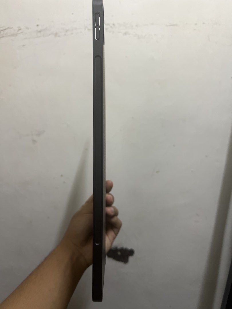 iPad Pro Case （分類：手機套及手機殻）位於 Hong Kong。 由 grgbell0 提交（商品編號 1428087913，圖片 3）。簡介： Pitaka M2 iPad Pro 12.9 inch case used with care .。