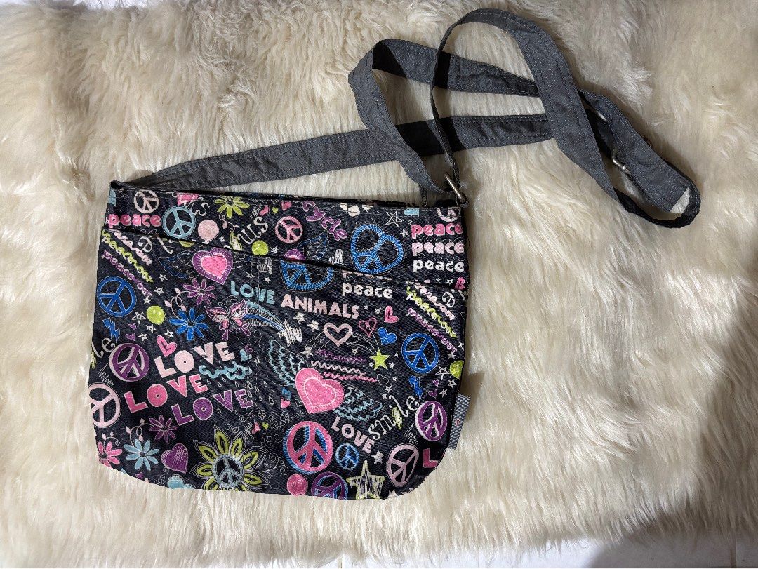 Kid’s Shoulder Crossbody Bag Cose (Category: Babies & Kids Fashion) located in Manila. Submitted by rurusaid (Listing ID 1428034590, Image 1). Description: zipper is working pockets are in good condition no rips inside of the bag is in good condition flaws in pics .