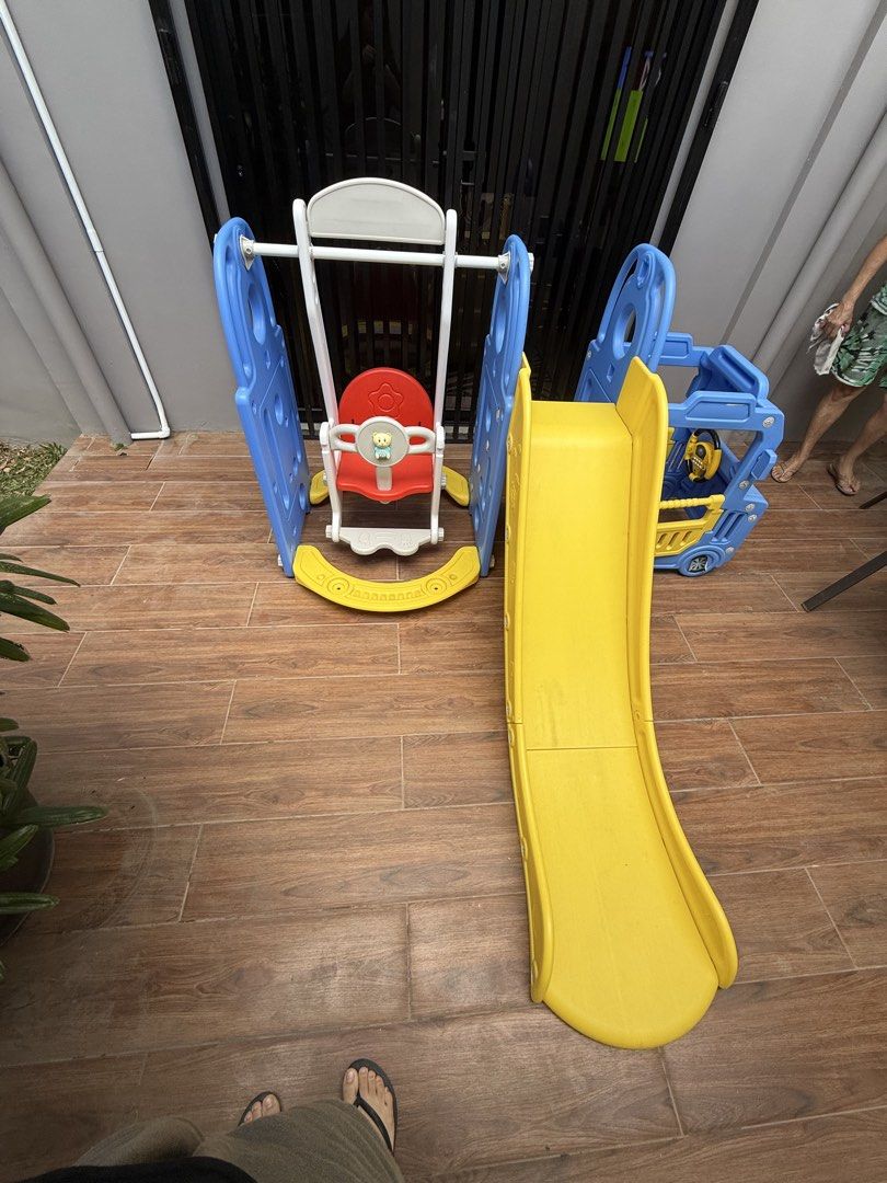 Kids Slide and Swing Set (Category: Infant Playtime) located in Marikina City. Submitted by closet.ar (Listing ID 1428010251, Image 2). Description: .