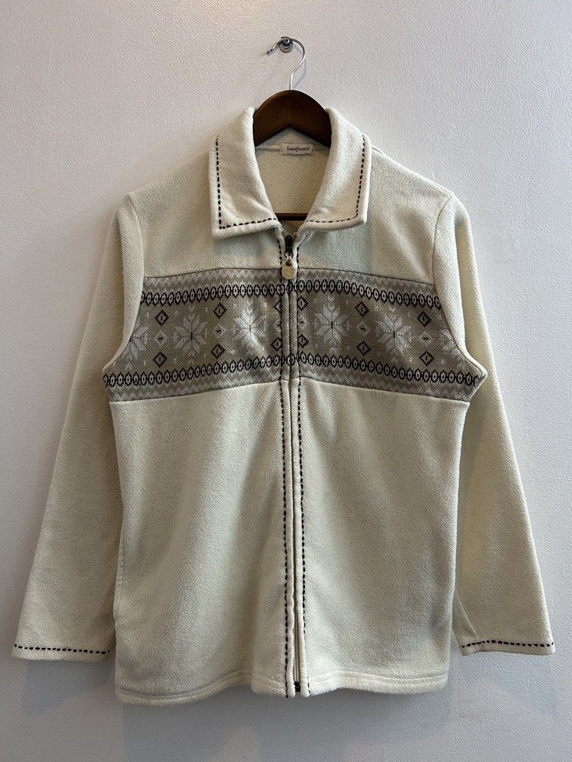 Laeifonelli Vintage Snowflake Fleece Full Zip Jacket (Category: Coats, Jackets and Outerwear) located in Paranaque City. Submitted by stfunasherramirez (Listing ID 1428020300, Image 1). Description: Size: M Dimes: L26 W20.5 Condition: 9.5/10 Color rate: 9.5/10 - excellent fabric - excellent condition - thick fabric - fleece - fair isle pattern - vintage.