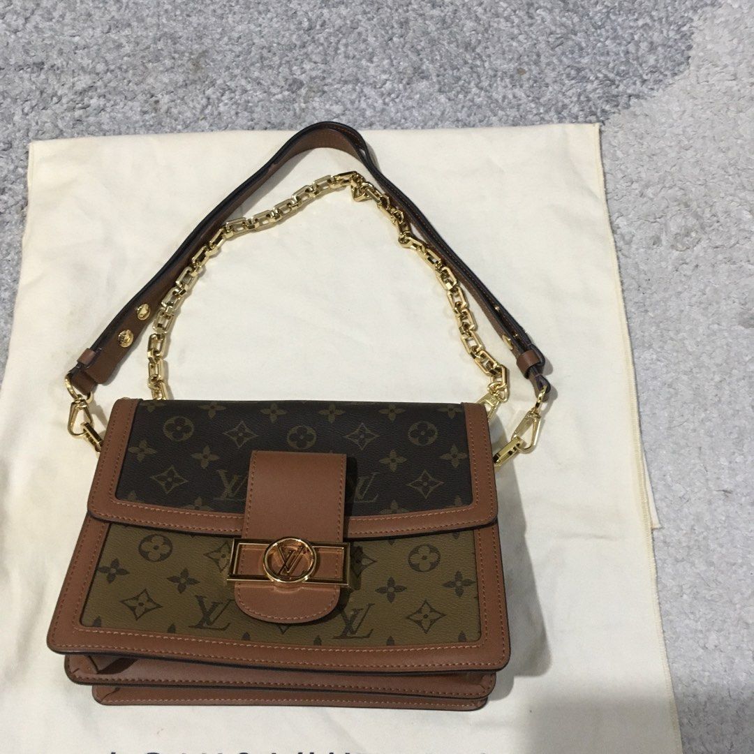 Louis Vuitton Shoulder Bag with Chain (Category: Luxury Bags & Wallets) located in Manila. Submitted by cleverearth.84fa06 (Listing ID 1428096144, Image 3). Description: .