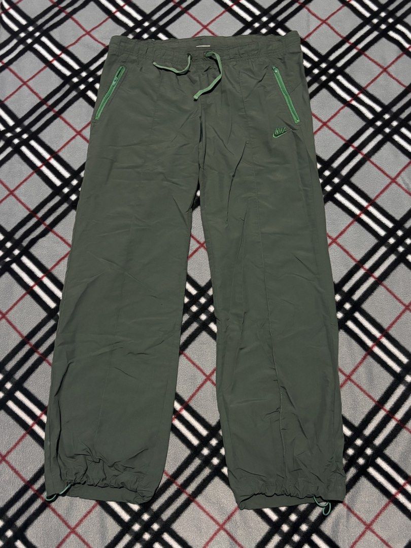 Low Waisted Nike Track pants Forest Green (read description) (Category: Other Bottoms) located in Caloocan City. Submitted by ___keisells (Listing ID 1428060171, Image 1). Description: Item description: M Pockets w/ zipper Dimensions: L: 100 cm W:45cm Leg Width: 25cm Issue/s: none MOP: Gcash Available MOD: Same Day Delivery only within MM.