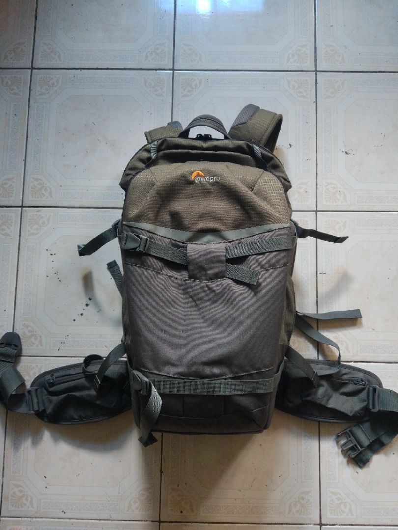 Lowe Pro Flipside Trek BP 450 AW Camera Bag (Category: Camera Bags & Carriers) located in Pasay City. Submitted by denimdude.ph (Listing ID 1428002486, Image 1). Description: replaced divider, last pic.