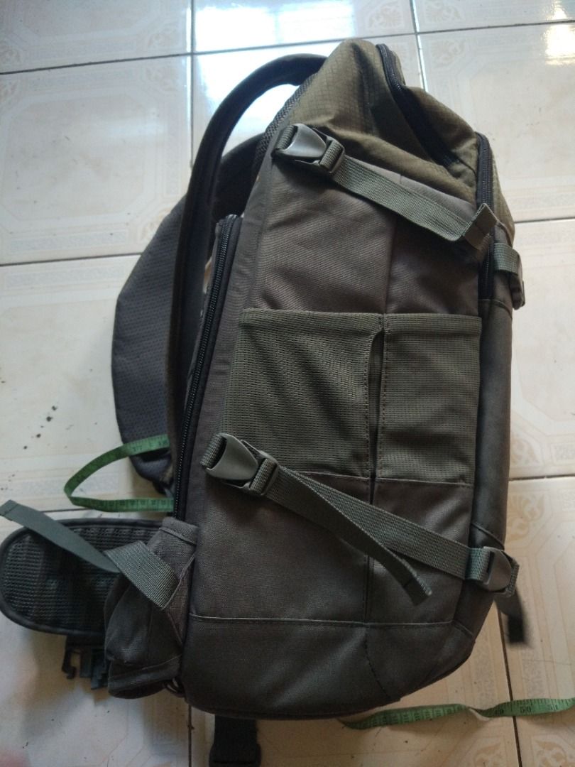 Lowe Pro Flipside Trek BP 450 AW Camera Bag (Category: Camera Bags & Carriers) located in Pasay City. Submitted by denimdude.ph (Listing ID 1428002486, Image 3). Description: replaced divider, last pic.