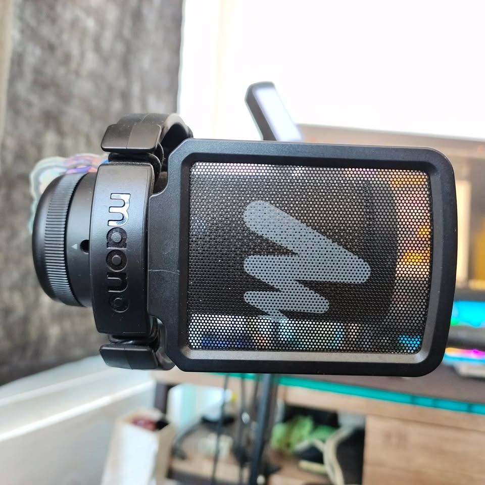 Maono DGM20 USB Condenser Mic (Category: Microphones) located in Cavite. Submitted by yampolskie (Listing ID 1428039384, Image 2). Description: Bawal sa maarte slight factory issue: LED indicator for mute (red/green) / noise cancel (blue) cancel no light. Other than that working yung mic both on PC and mobile, working din yung touch. Complete accessories. Loc: Salawag, Cavite Pickup or Lalamove ni buyer..