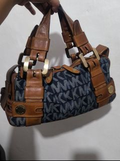 (Category: ) located in . Submitted by shoppe.azi (Listing ID 1428053629, Image 1). Description: .