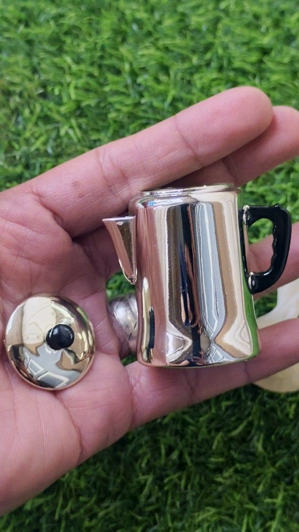 Miniature Coffee Maker with Filter (Category: Coffee Machines & Makers) located in Baguio. Submitted by ukay_district (Listing ID 1428011241, Image 2). Description: miniature 180.