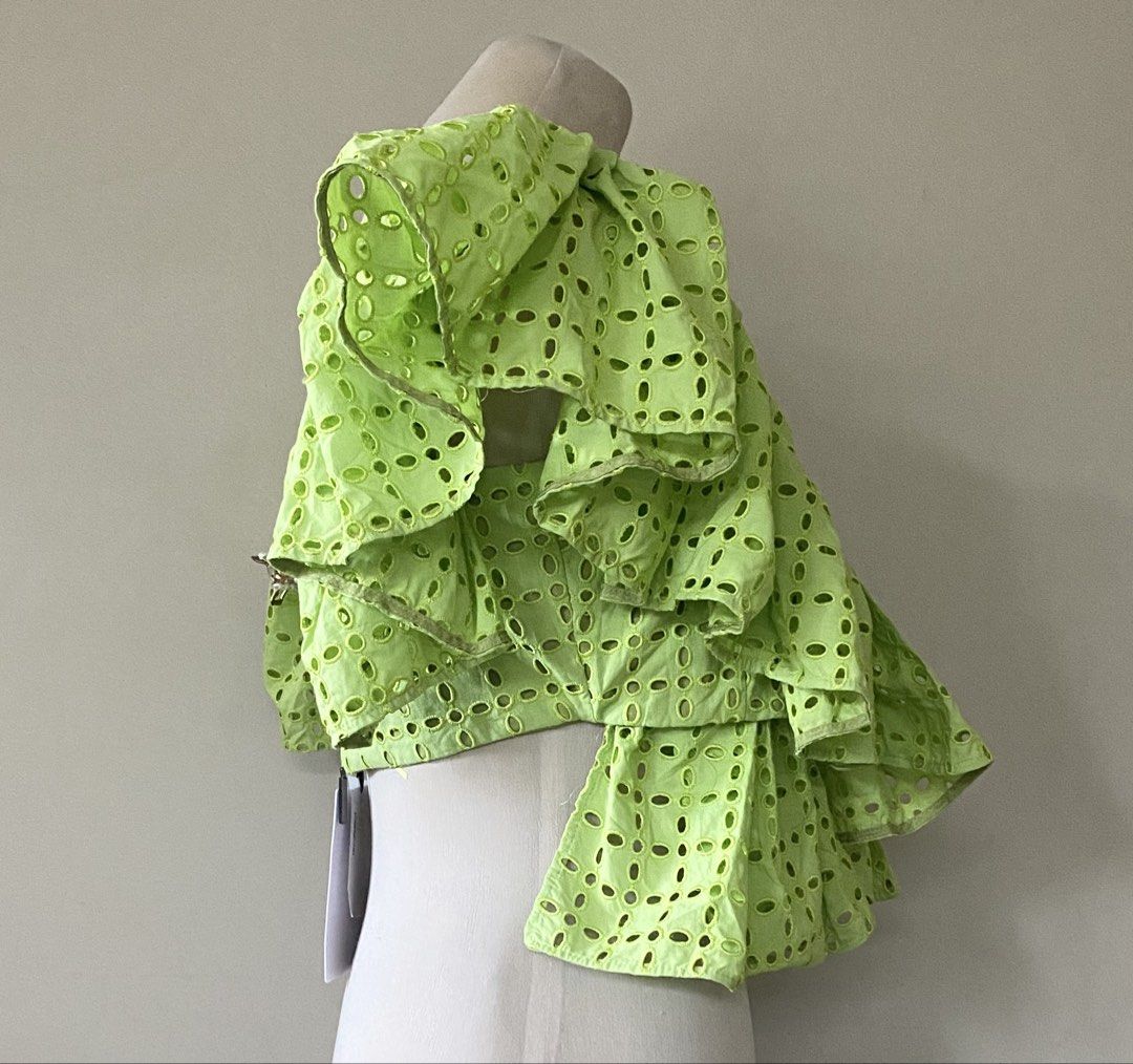 MSGM Eyelet Ruffle Top (Category: Sleeveless) located in San Pedro. Submitted by fromsissiescloset (Listing ID 1428094957, Image 3). Description: Ⓜ️SGM Milan0 Ruffle Eyelet Top - New with Tags - Size 42 Italy / Small ( chest 33"/34.5") - 55% Cotton 45% Polyester - Made in Italy - ₱800 No return / no exhange / no refund MOP gcash / buyer's shipping j&t .